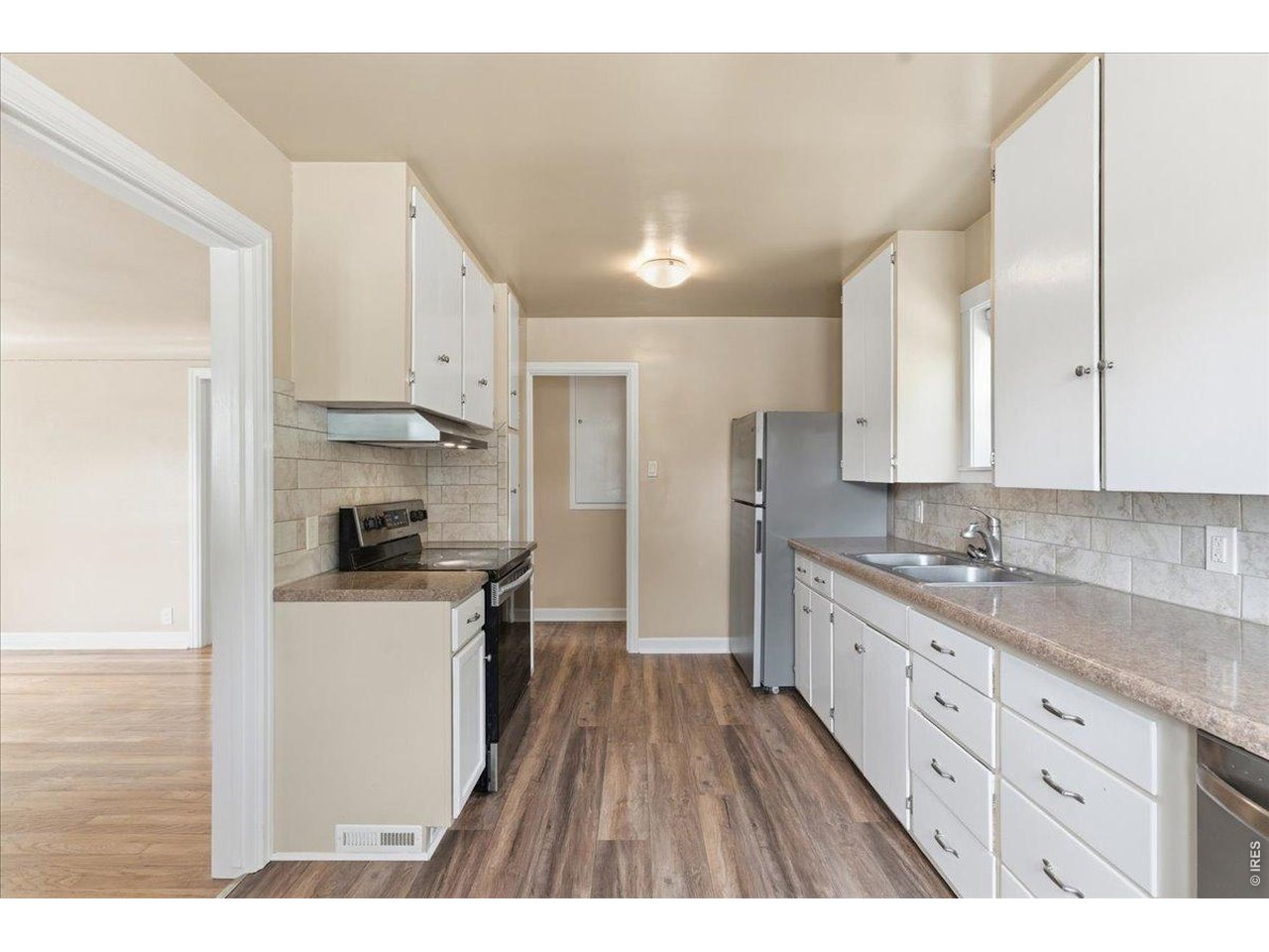 Painted kitchen cabinets and hardware cabinets