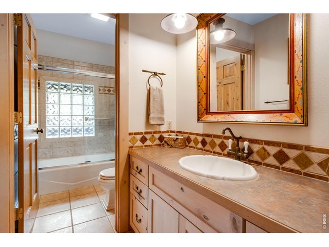 Property Photo 42 Upstairs full bathroom