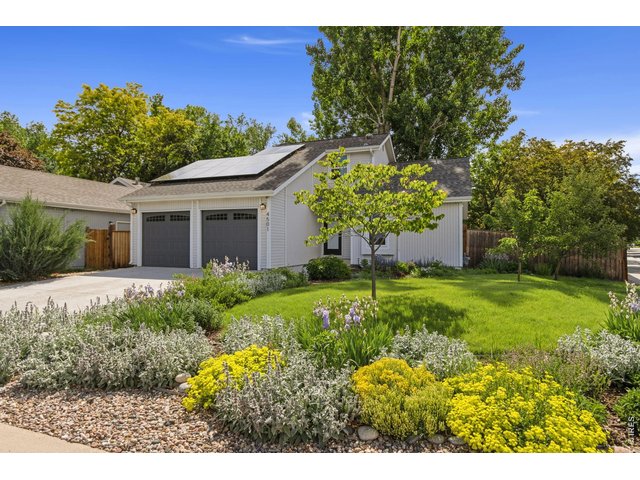 Property Photo 3 Lake access, pool, tennis, pickleball, and fully owned solar. This is IT!
