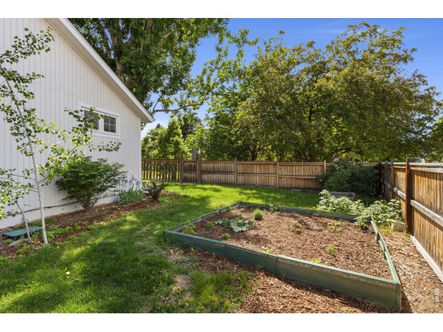 Property Photo 27 Raised garden beds