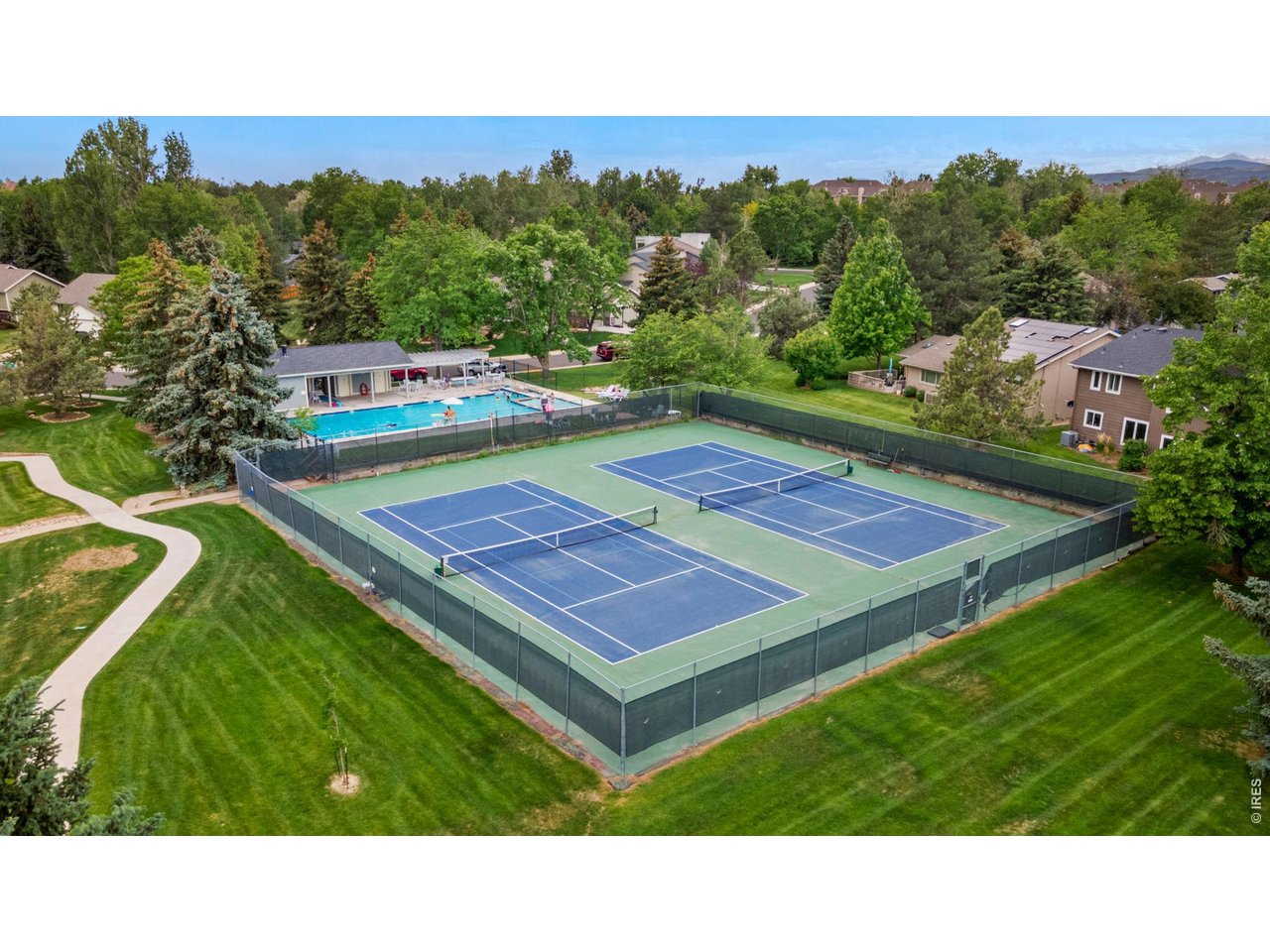 Tennis/pickleball courts included in HOA