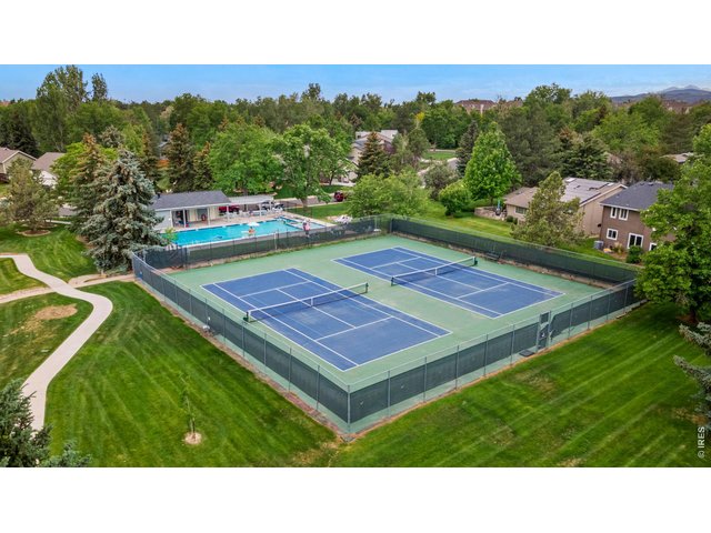 Property Photo 32 Tennis/pickleball courts included in HOA
