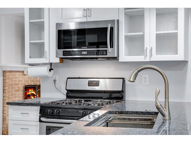 Property Photo 12 Gas range/oven and all appliances are included 
