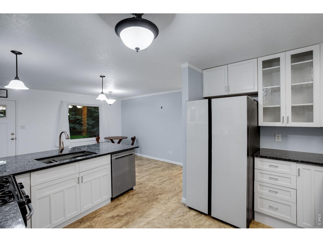 Dray Erase glass panel refrigerator 
