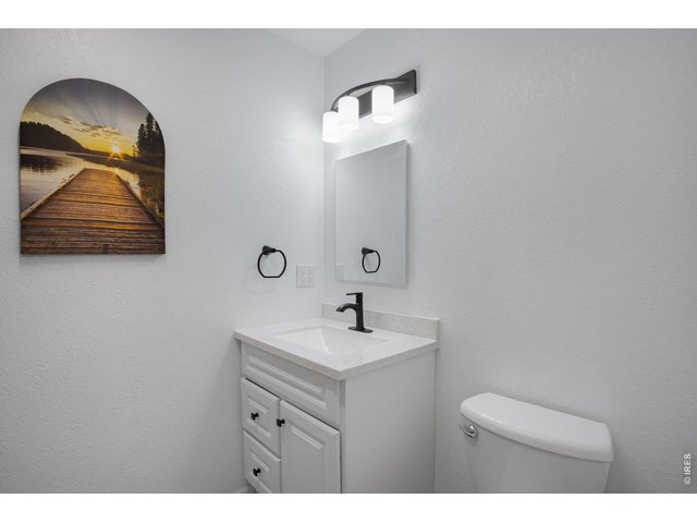 Property Photo 26 Primary bedroom bath