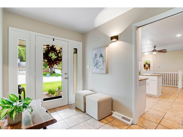 Property Photo 7 Welcome Home - bathed in south facing sunlight bright spacious foyer, all new fresh interior paint! 