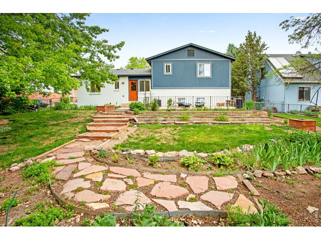Property Photo 4 Large Rear Yard