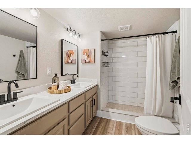 Property Photo 31 Basement bathroom