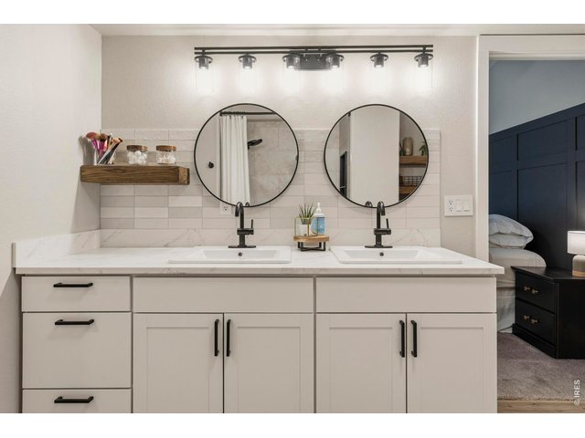 Property Photo 19 Primary Bathroom Vanity
