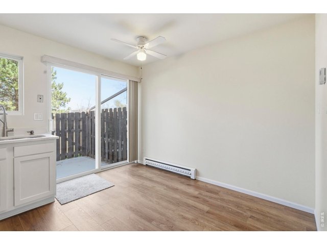 Property Photo 17 Bright eat-in-kitchen gives you good space for morning coffee and family dinners.