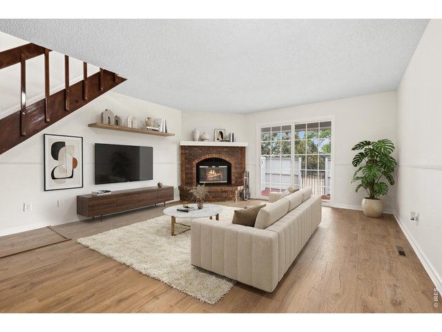 Property Photo 4 **Virtually Staged**