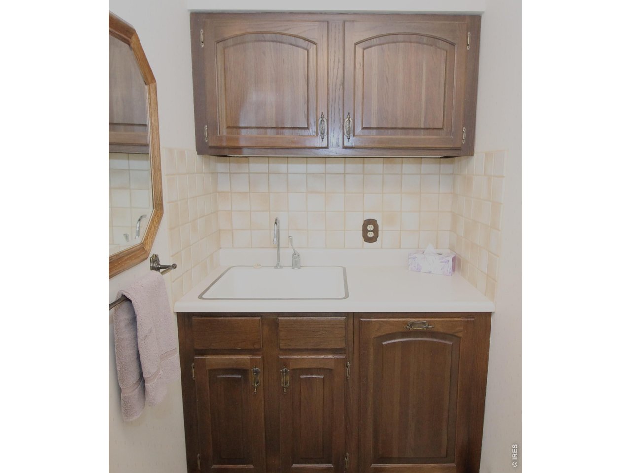 Property Photo 19 Laundry sink in laundry room