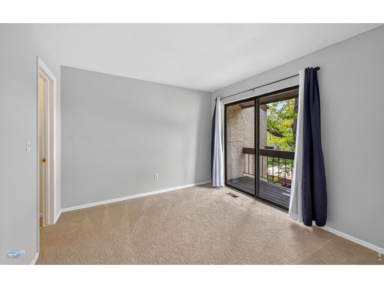 2nd bedroom w/balcony south facing