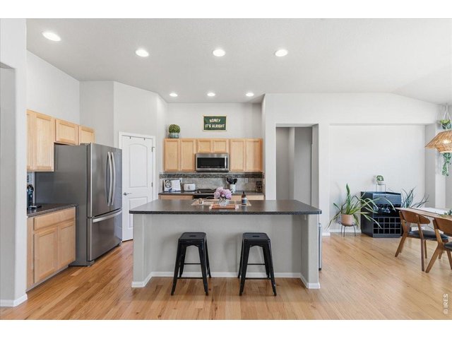 Property Photo 19 Spacious kitchen island