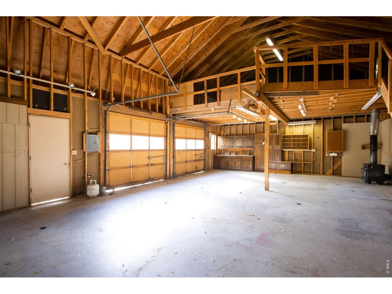 Resourceful Shop & Oversized Barn/Detached Garage at 1,040 SQFT. 