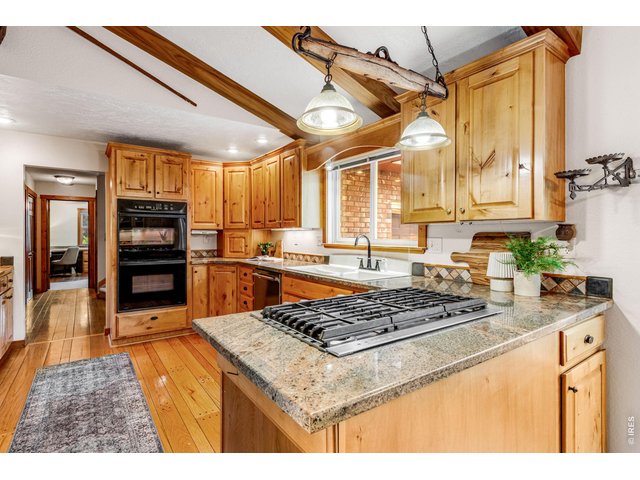 Property Photo 18 Phenomenal Epicurean's kitchen with THARP hickory cabinetry, Gourmet Kitchen appliances (5 burner gas cooktop) Slab Granite, loaded w/ storage + workspace.