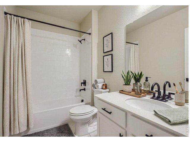 Property Photo 16 Shared full bath