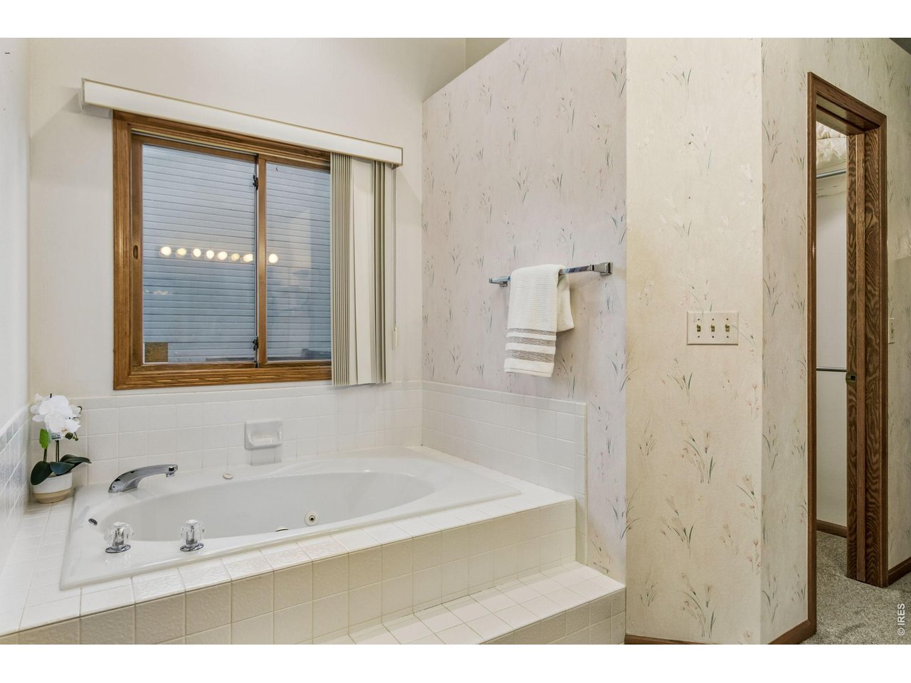 Property Photo 27 Enjoy and relax in the jetted tub