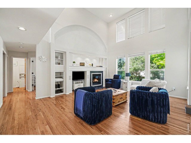 Property Photo 7 Living Room