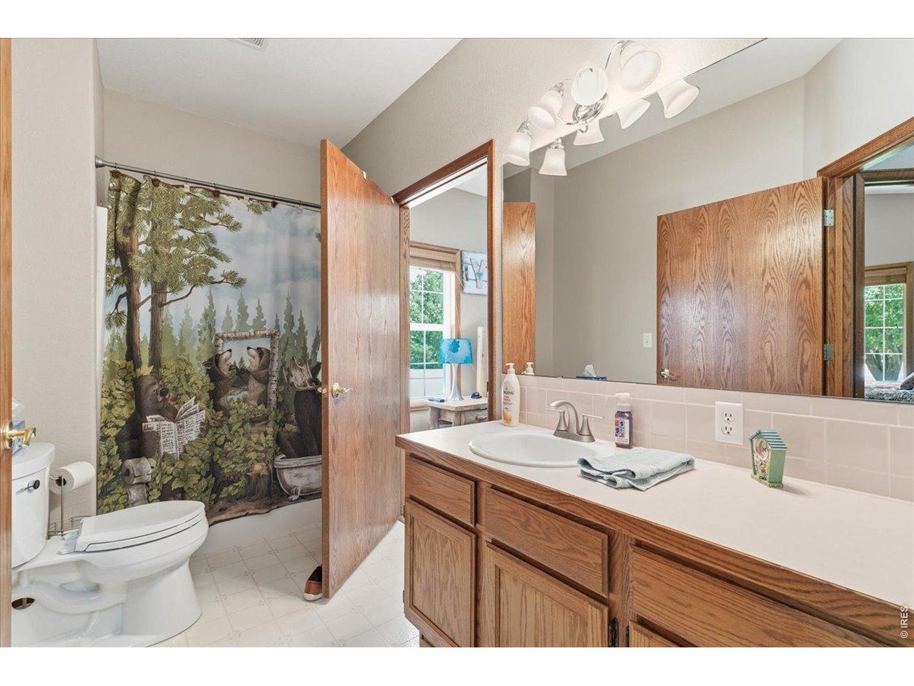 Property Photo 24 Full main bathroom on main 