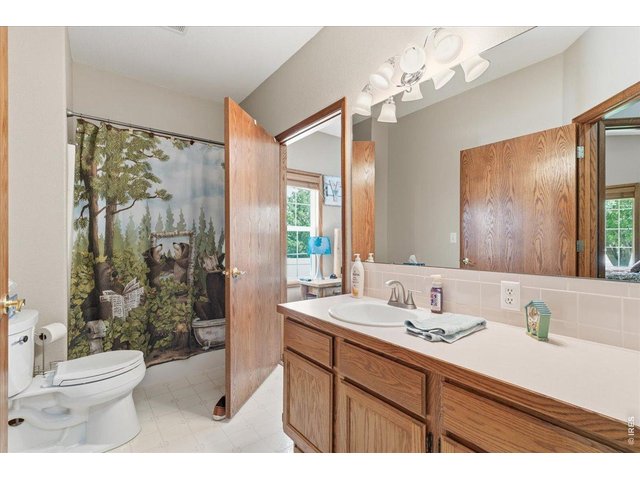 Property Photo 24 Full main bathroom on main 