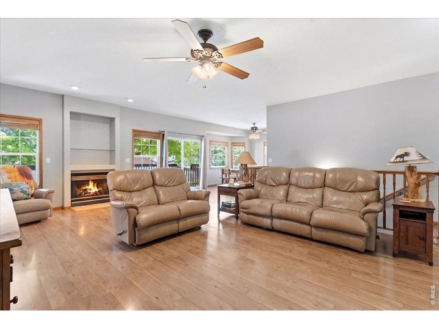 Property Photo 8 Huge living room fits any furniture
