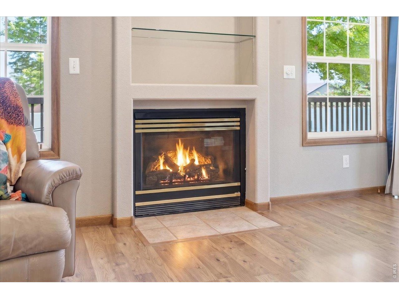 Property Photo 10 Gas fireplace
