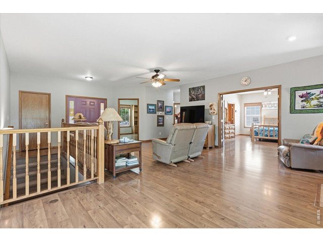 Property Photo 7 Laminate hardwood
