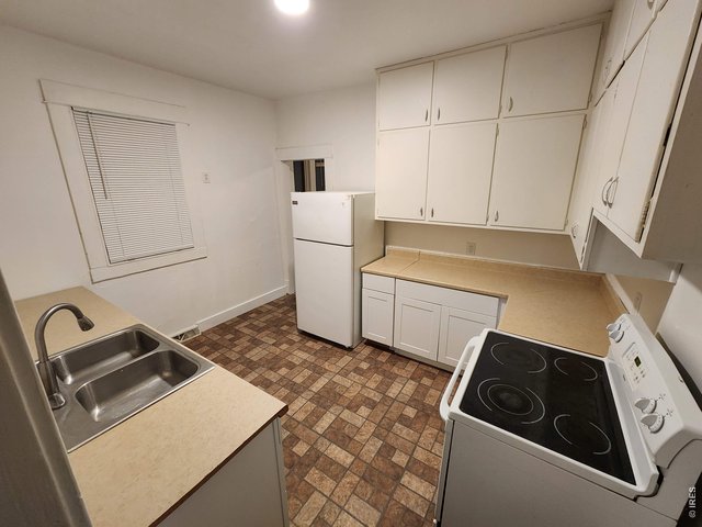 Property Photo 8 Front House Kitchen