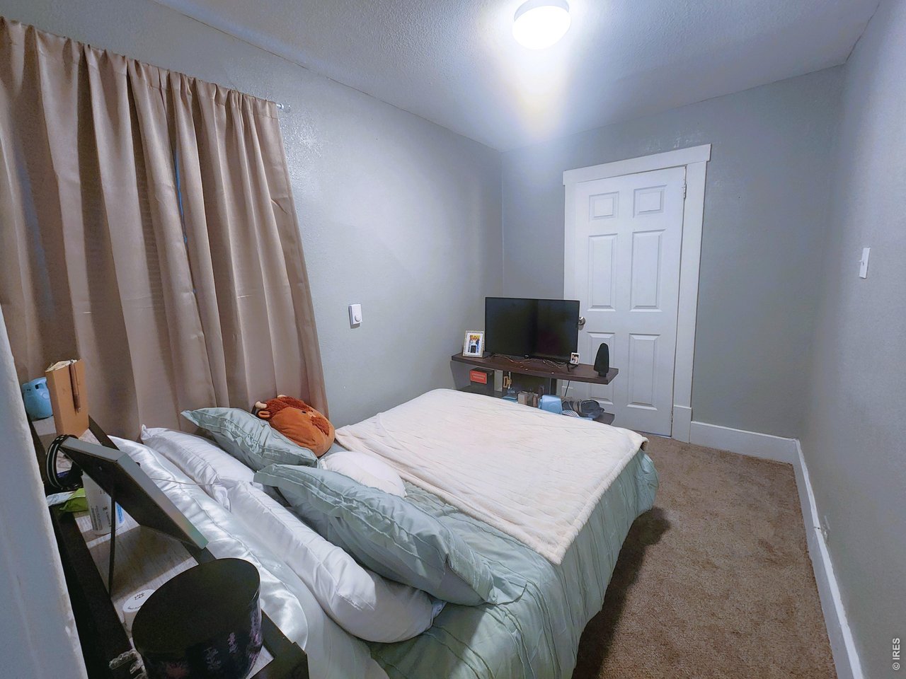 Back House 1st Bedroom with walk in Closet