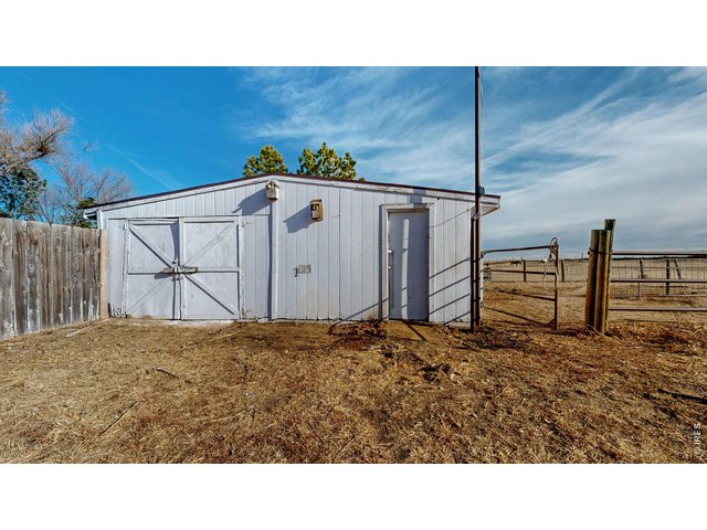 Property Photo 32 Barn w/tack room