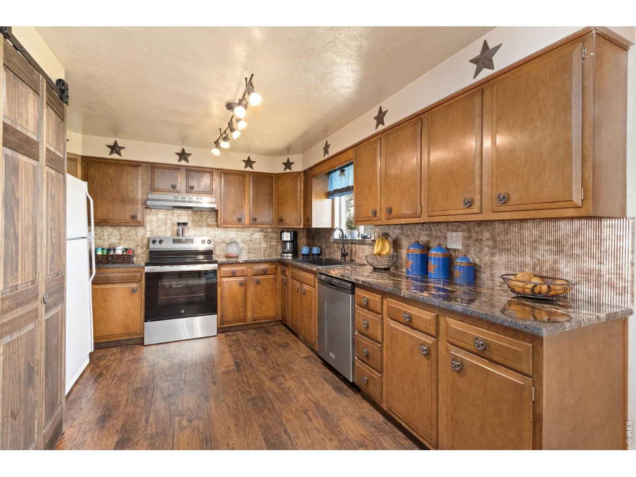 Property Photo 5 Galley Kitchen
