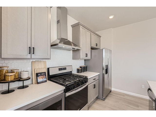 Property Photo 6 Gas range