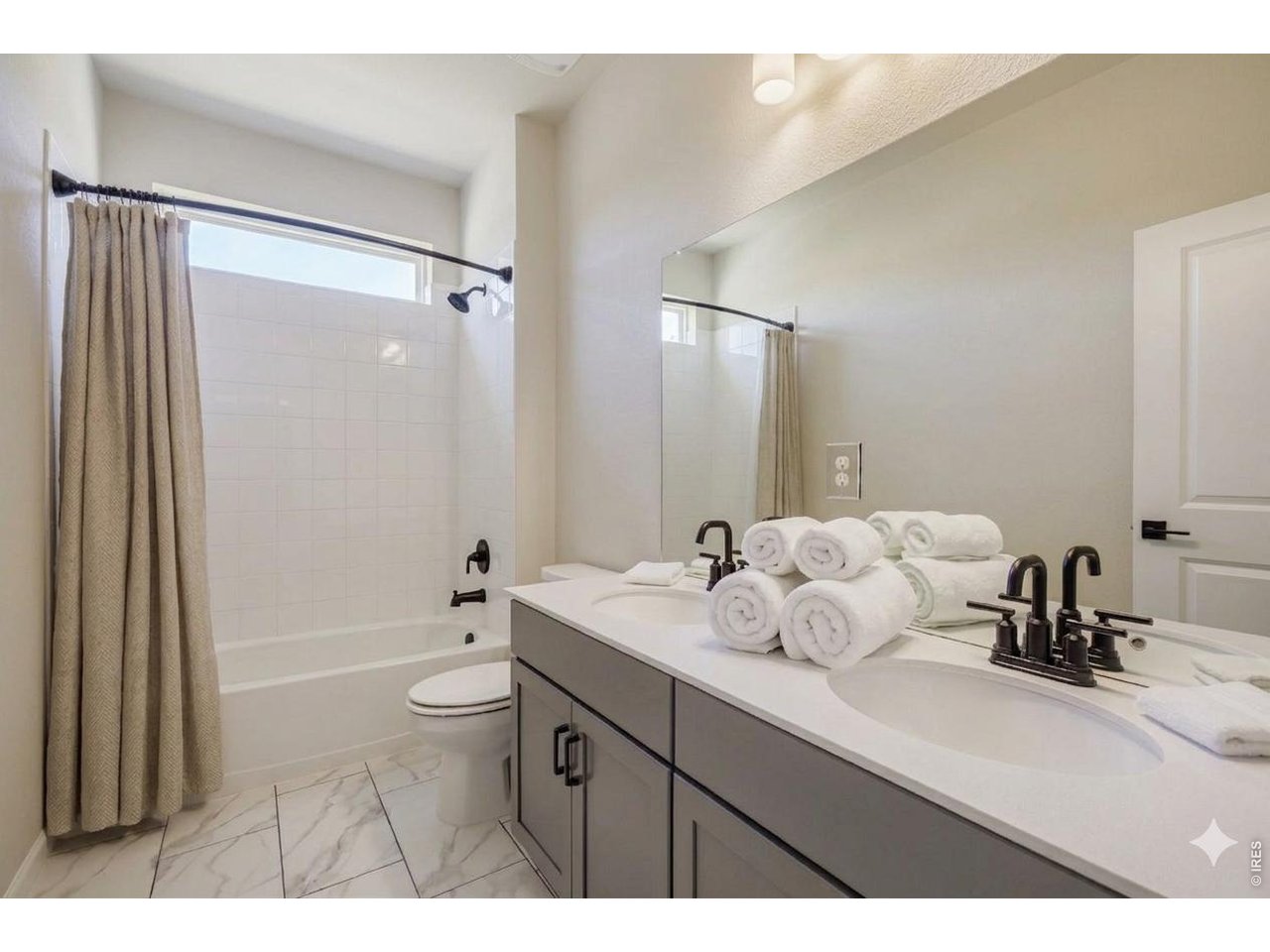 Shared full bathroom