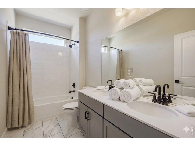 Property Photo 17 Shared full bathroom