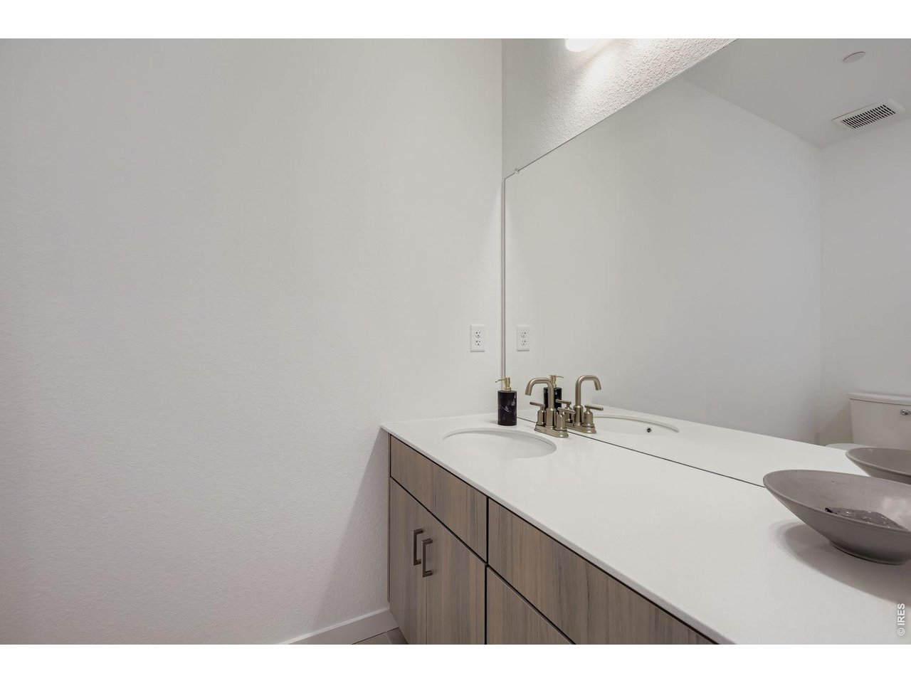 Shared secondary bathroom - Model Home