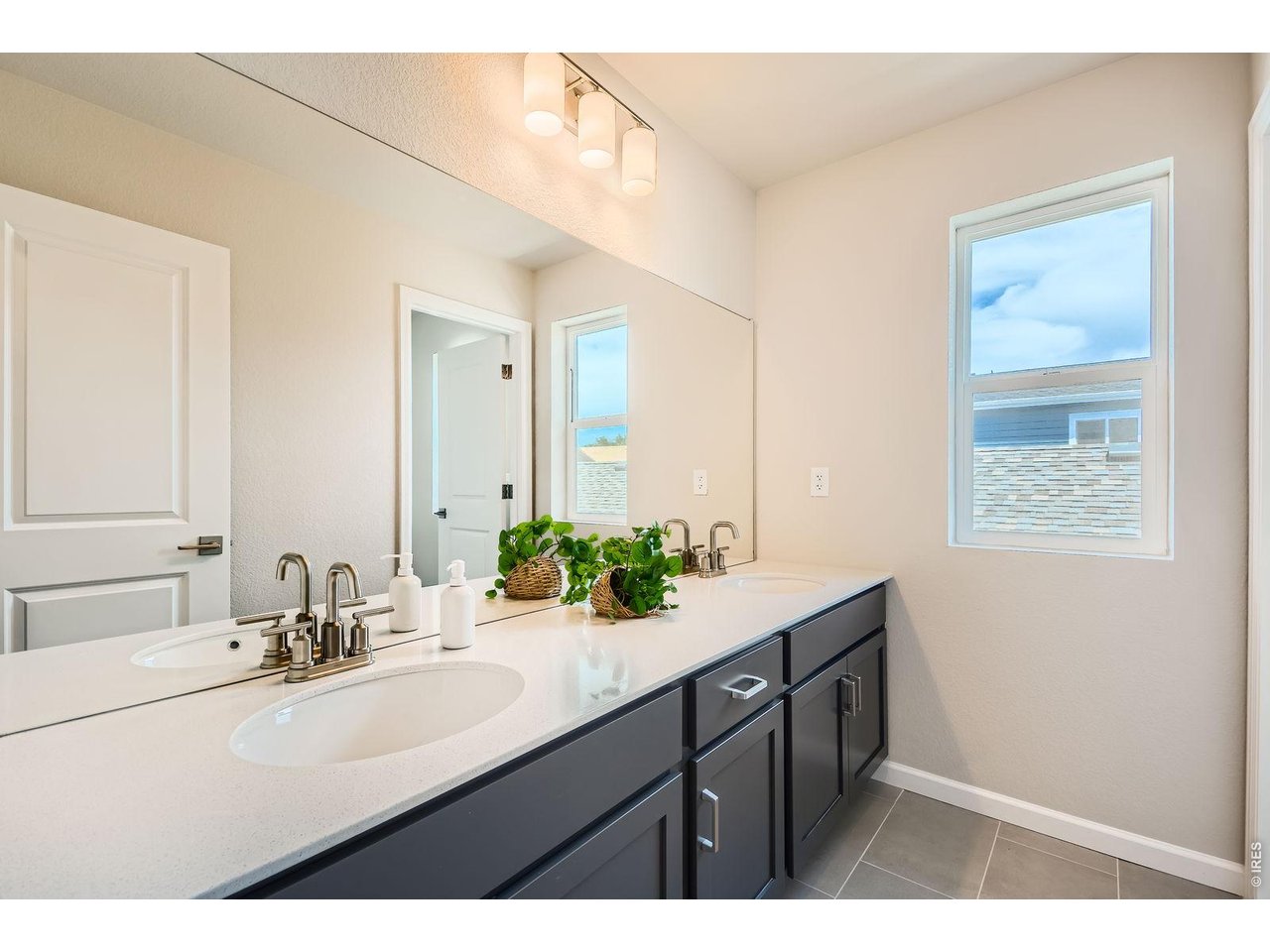 Shared full bathroom - Model Home