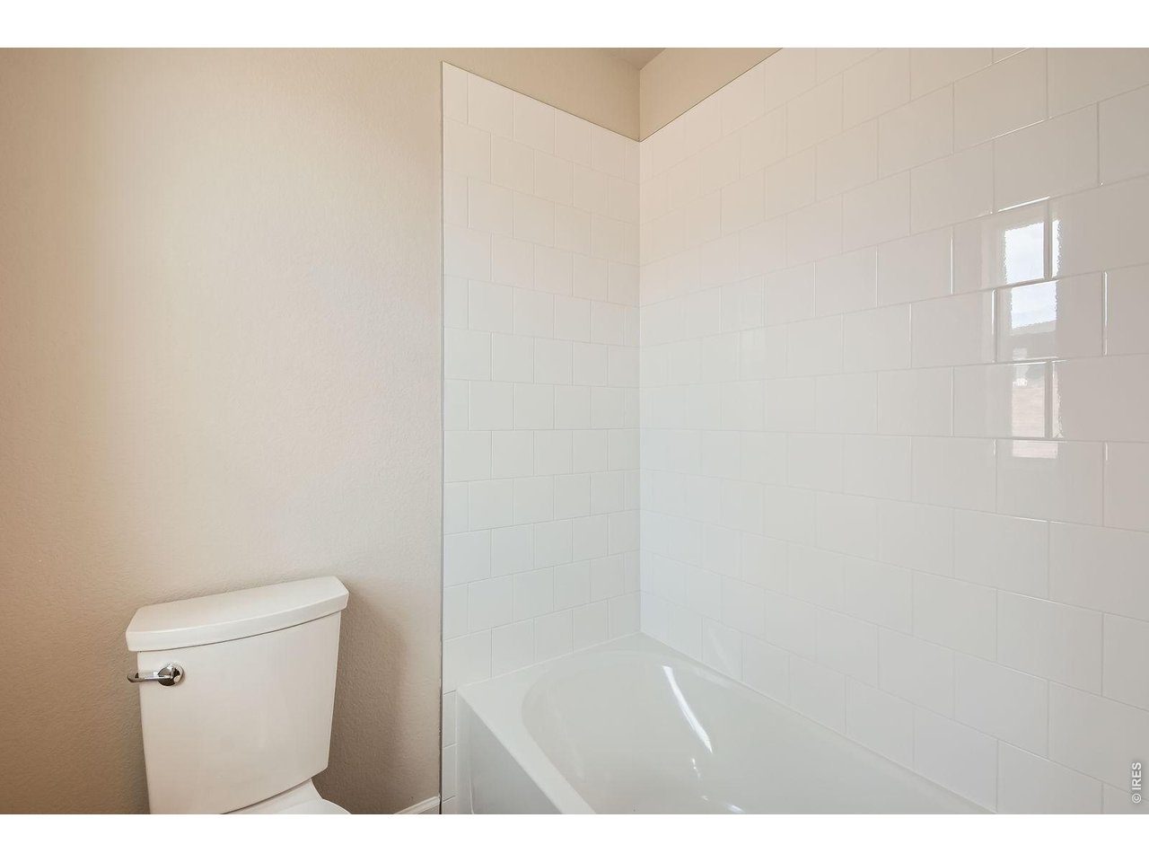 Shared bathroom - Model Home