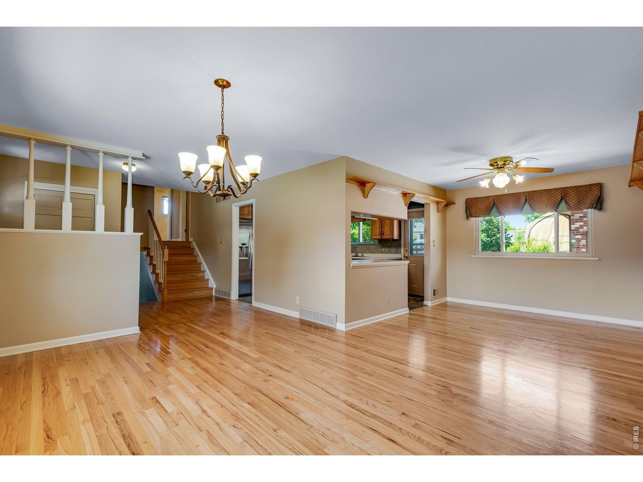 Property Photo 11 Dinning room