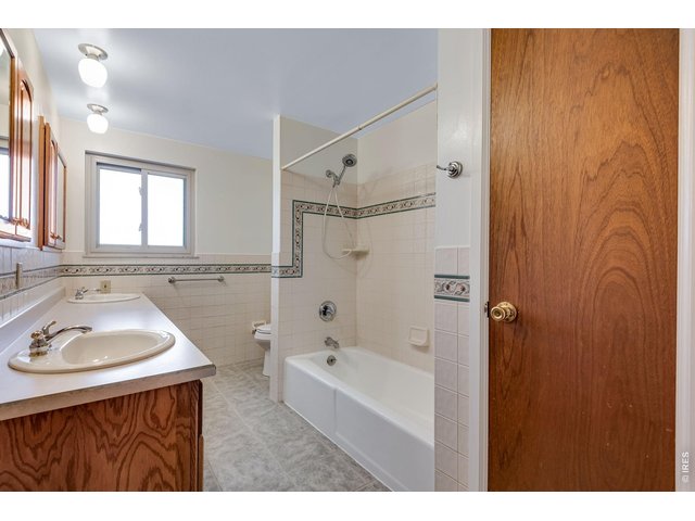 Property Photo 24 Hallway main bath