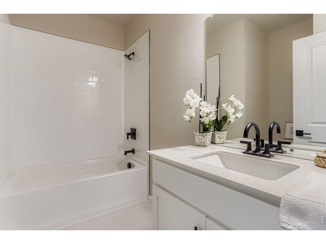 Shared full bathroom