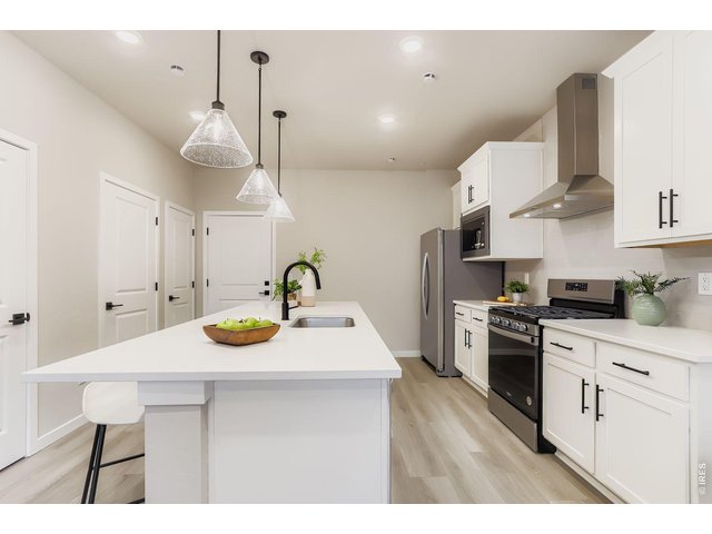 Property Photo 12 Upgraded appliances