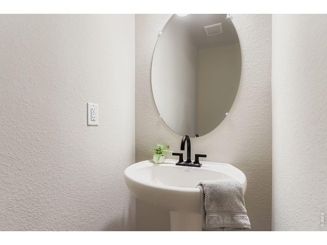 Property Photo 16 Main level bathroom