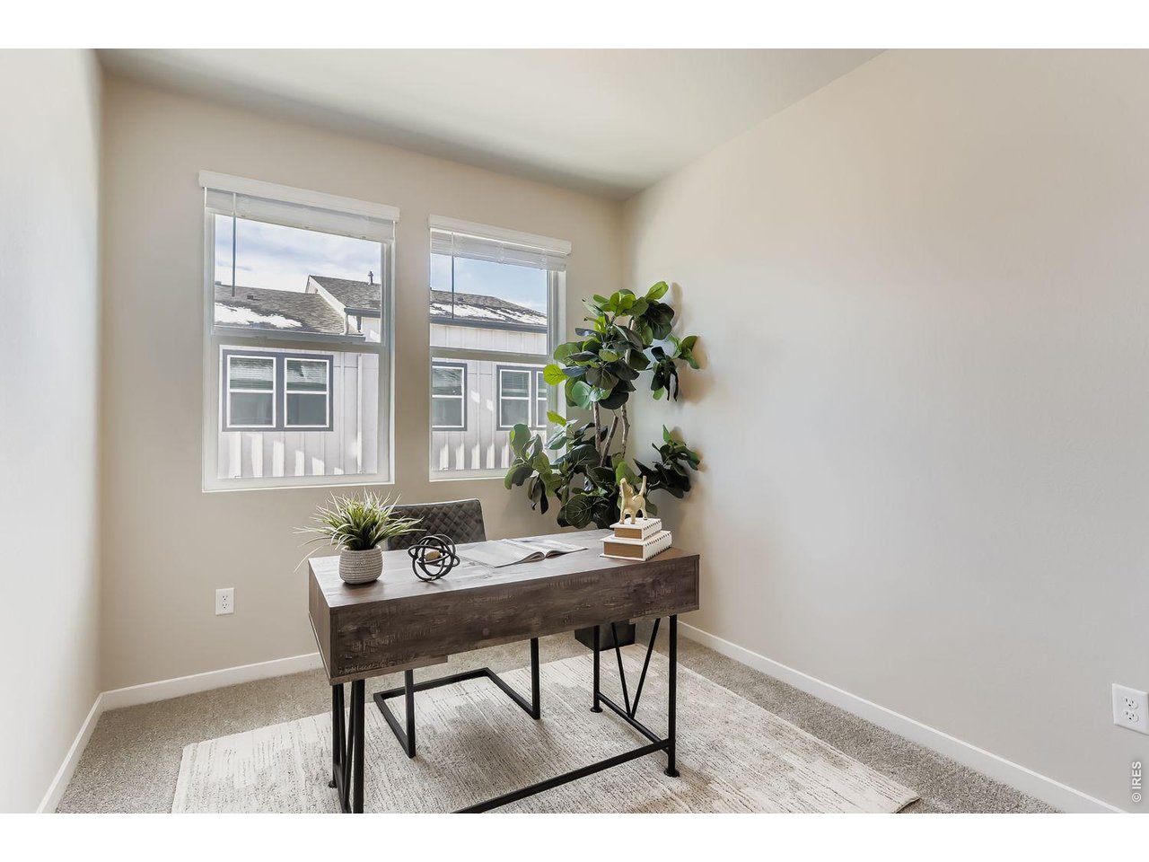 Bedroom 2/Office space