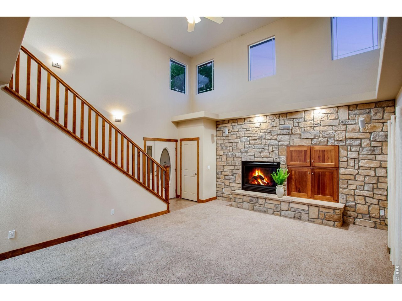 Property Photo 8 Vaulted Ceilings