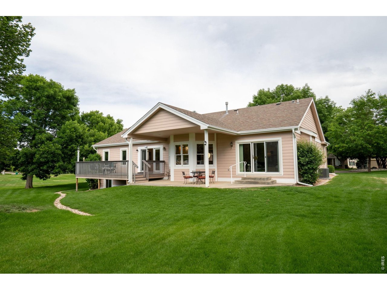 This home is located conveniently to schools and shopping areas. 