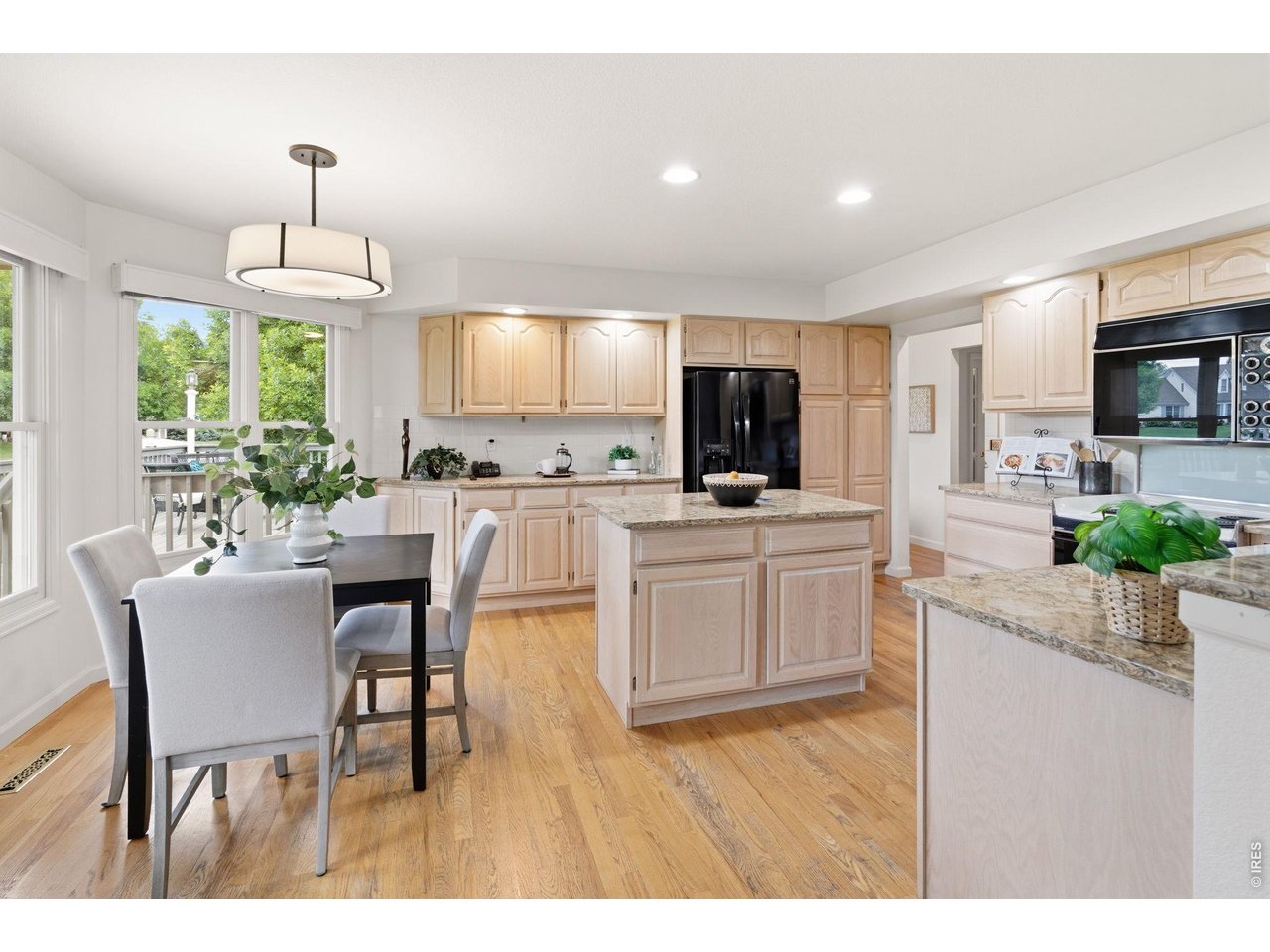 A wonderful and bright space for the cooking enthusiast! 