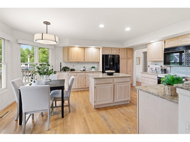 Property Photo 19 A wonderful and bright space for the cooking enthusiast! 