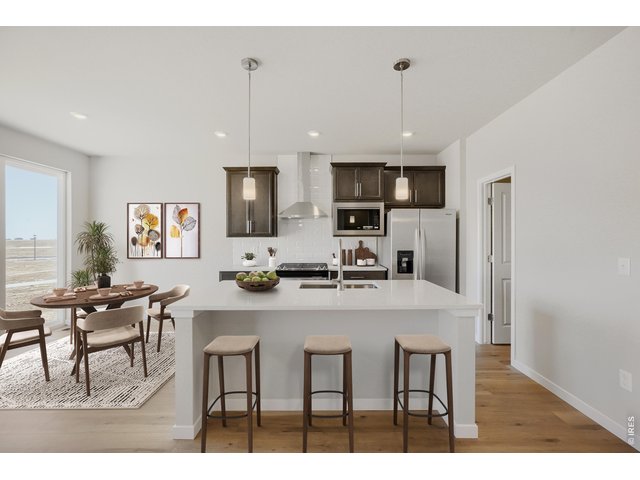 Property Photo 10 Eat-in kitchen