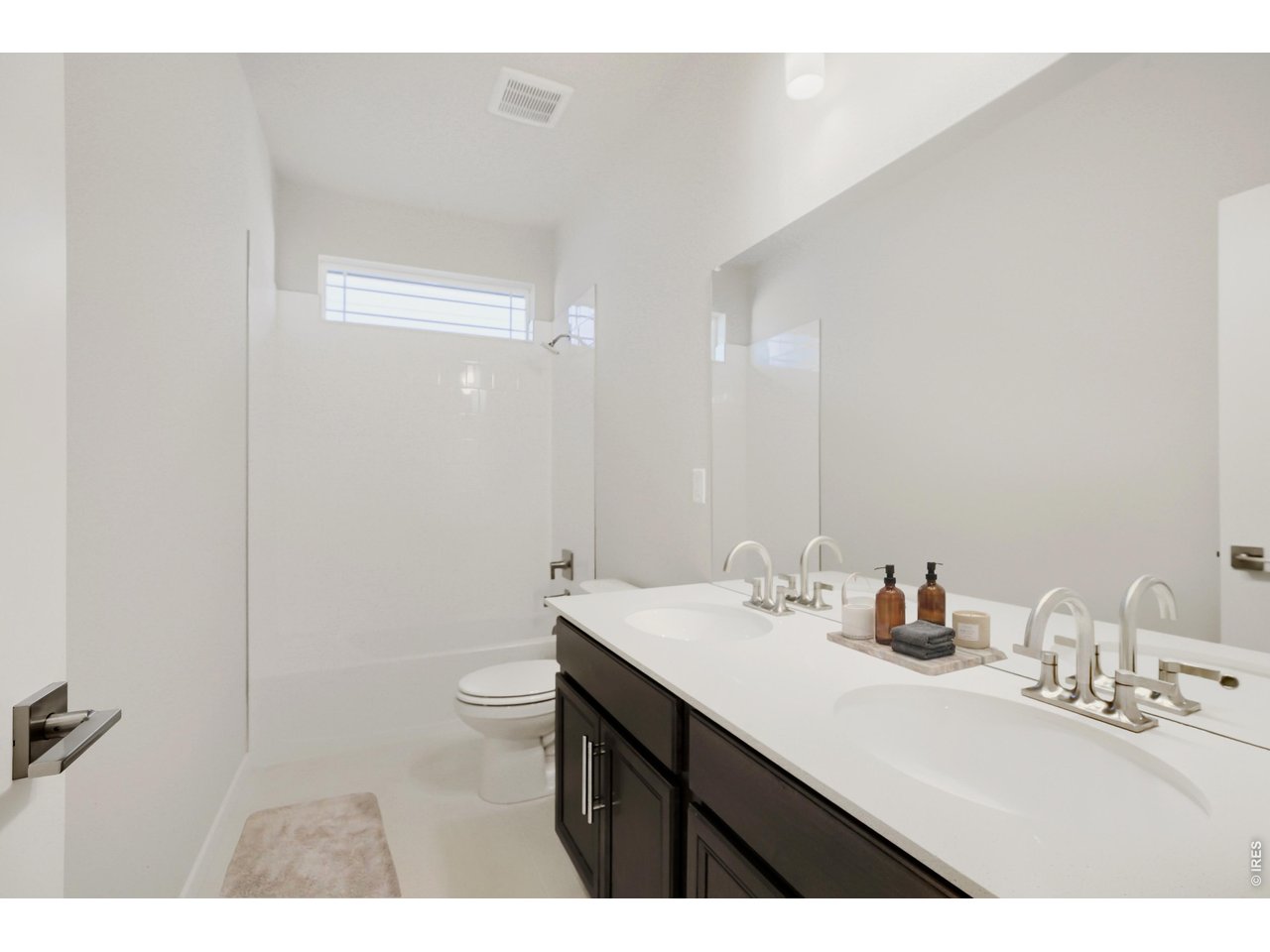 Shared full bathroom